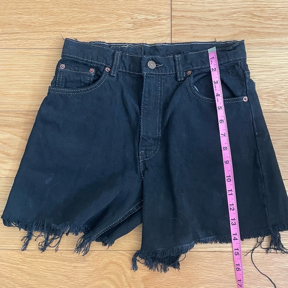 Vintage black Levi shorts - Picture 2 of 4